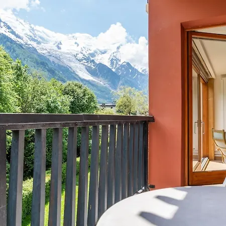 Daire Bright - Near Mont Blanc *